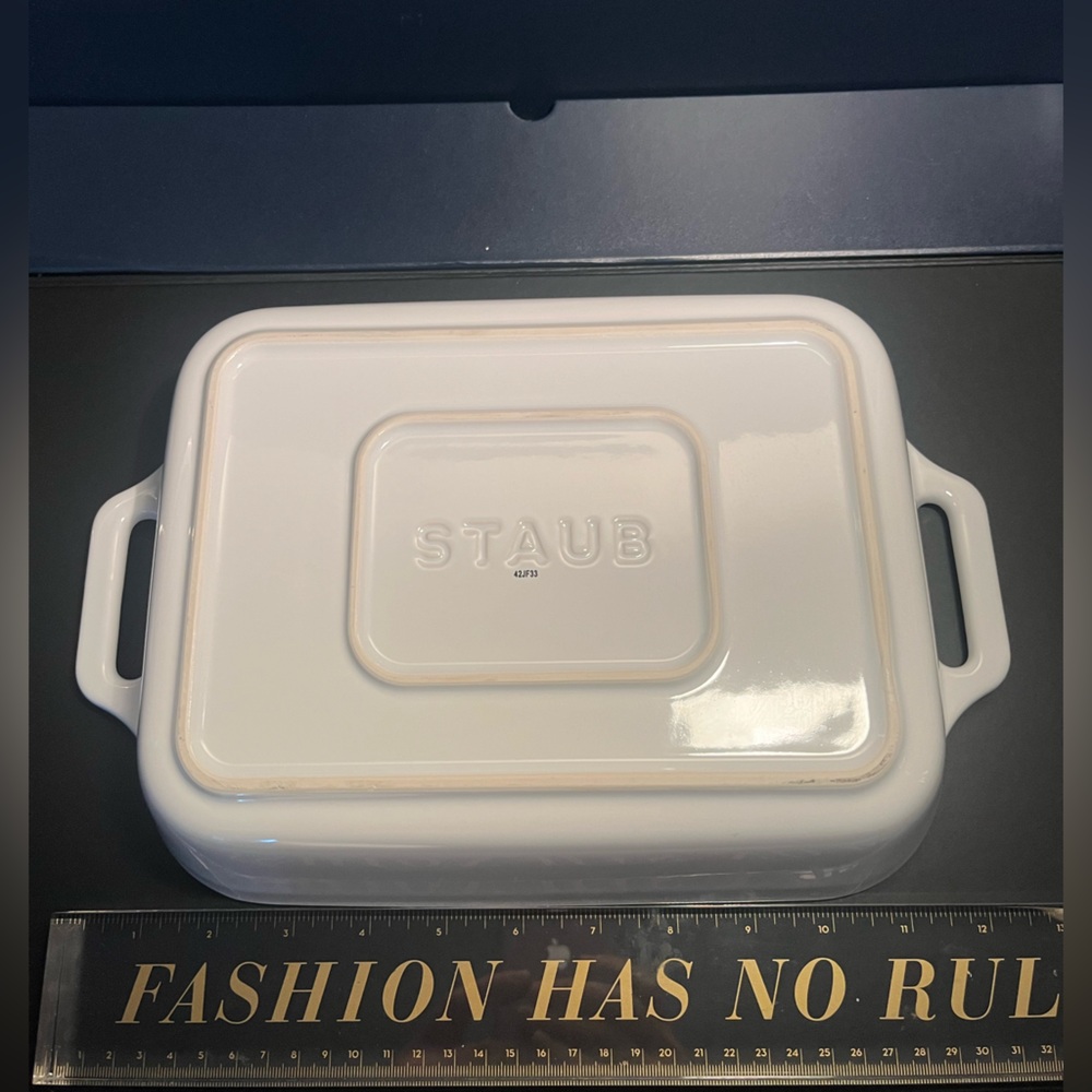 Staub Elegant White Baking Dish - Picture 5 of 5